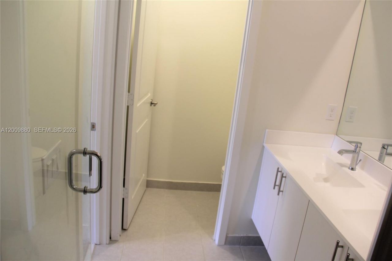 4272 NW 82nd Ave, Unit 4272, Doral, FL 33166 Photo