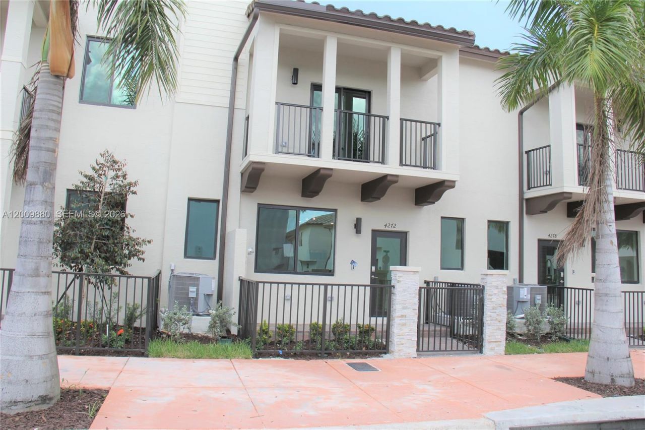 4272 NW 82nd Ave, Unit 4272, Doral, FL 33166 Photo