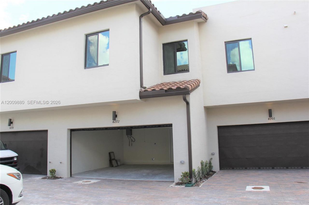 4272 NW 82nd Ave, Unit 4272, Doral, FL 33166 Photo