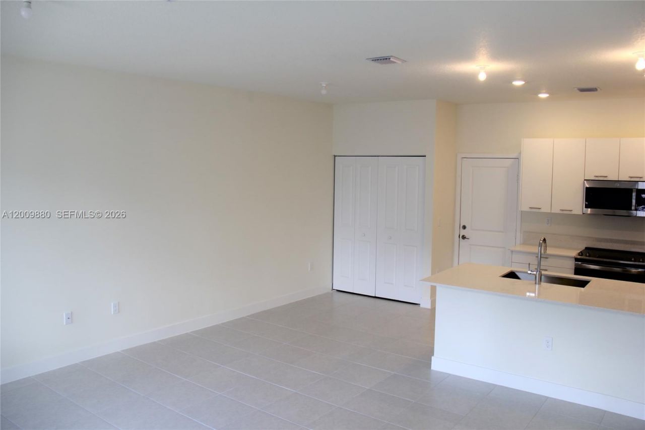 4272 NW 82nd Ave, Unit 4272, Doral, FL 33166 Photo