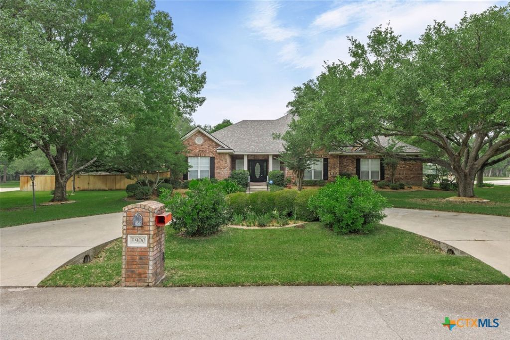 900 Salado Oaks Drive, Salado, TX 76571 Main Photo