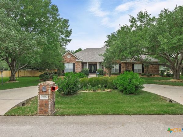 900 SALADO OAKS Drive, Salado, TX 76571