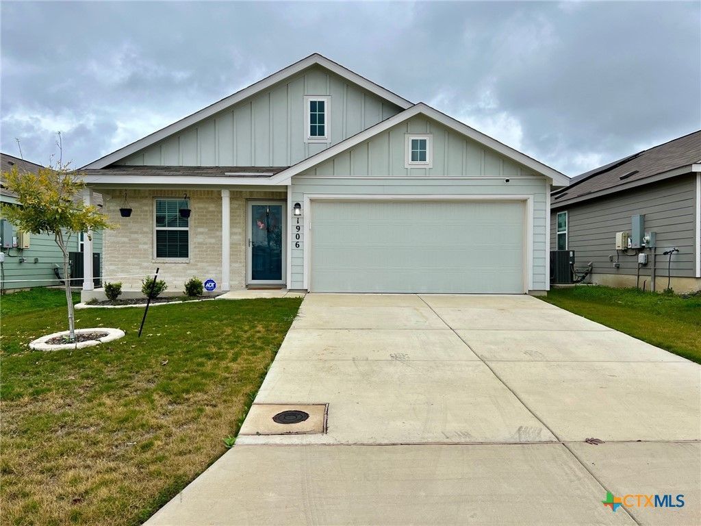 1906 Fieldfare, New Braunfels, TX 78130 Main Photo