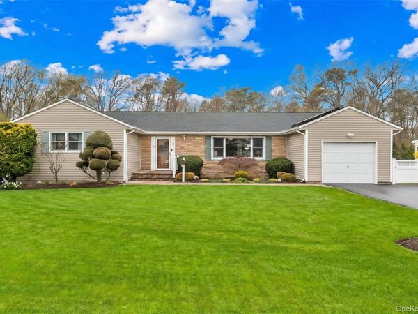 1390 Thompson Drive , Bay Shore, NY 11706
