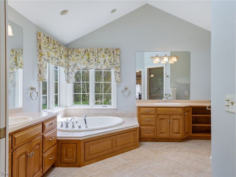 32245 Burlwood Drive , Solon, OH 44139 Photo 24