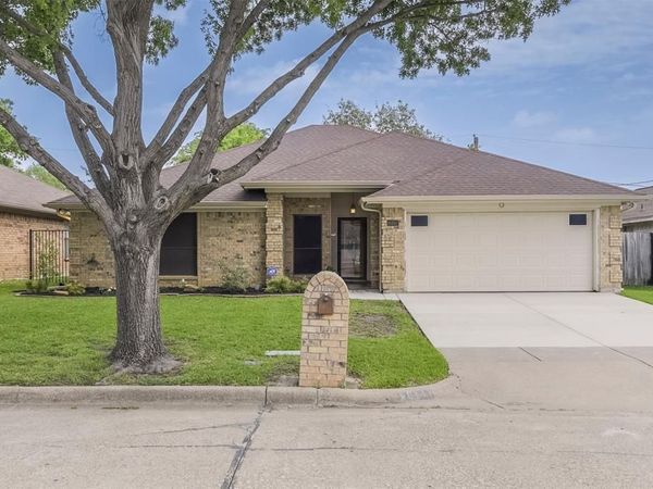 6111 Fern Meadow Road , Arlington, TX 76017