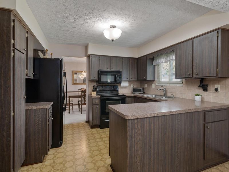 6898 Starfire Drive, Reynoldsburg, OH 43068 Photo 2