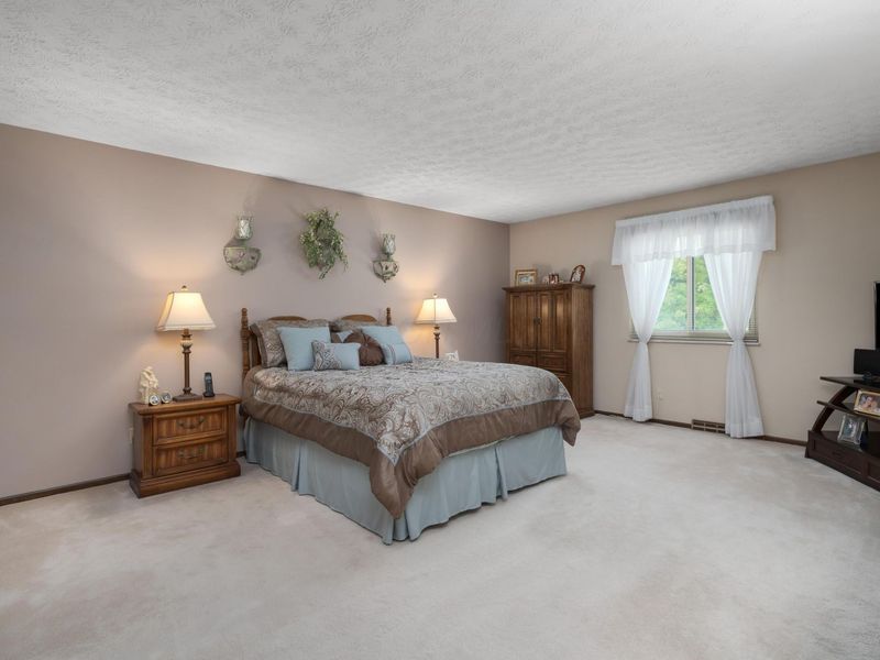 6898 Starfire Drive, Reynoldsburg, OH 43068 Photo 5