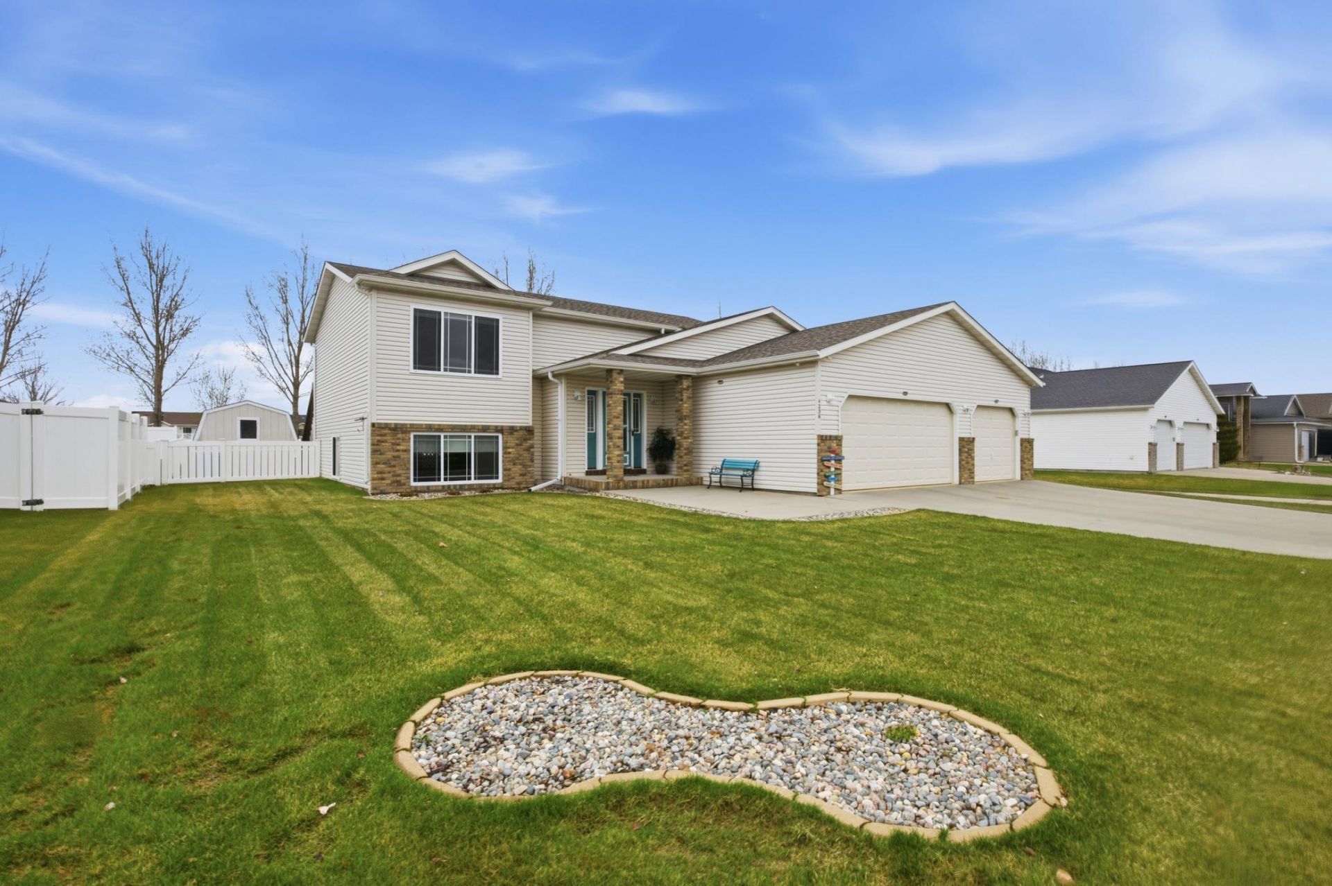 4236 38th Avenue S, Fargo, ND 58104 Main Photo