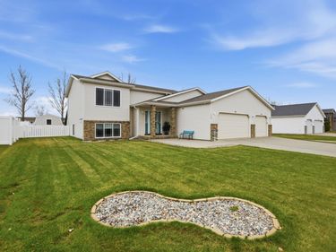 4236 38th Avenue S, Fargo, ND 58104