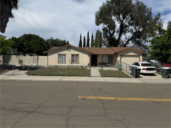 379 Valverde Ct, Lathrop, CA 95330