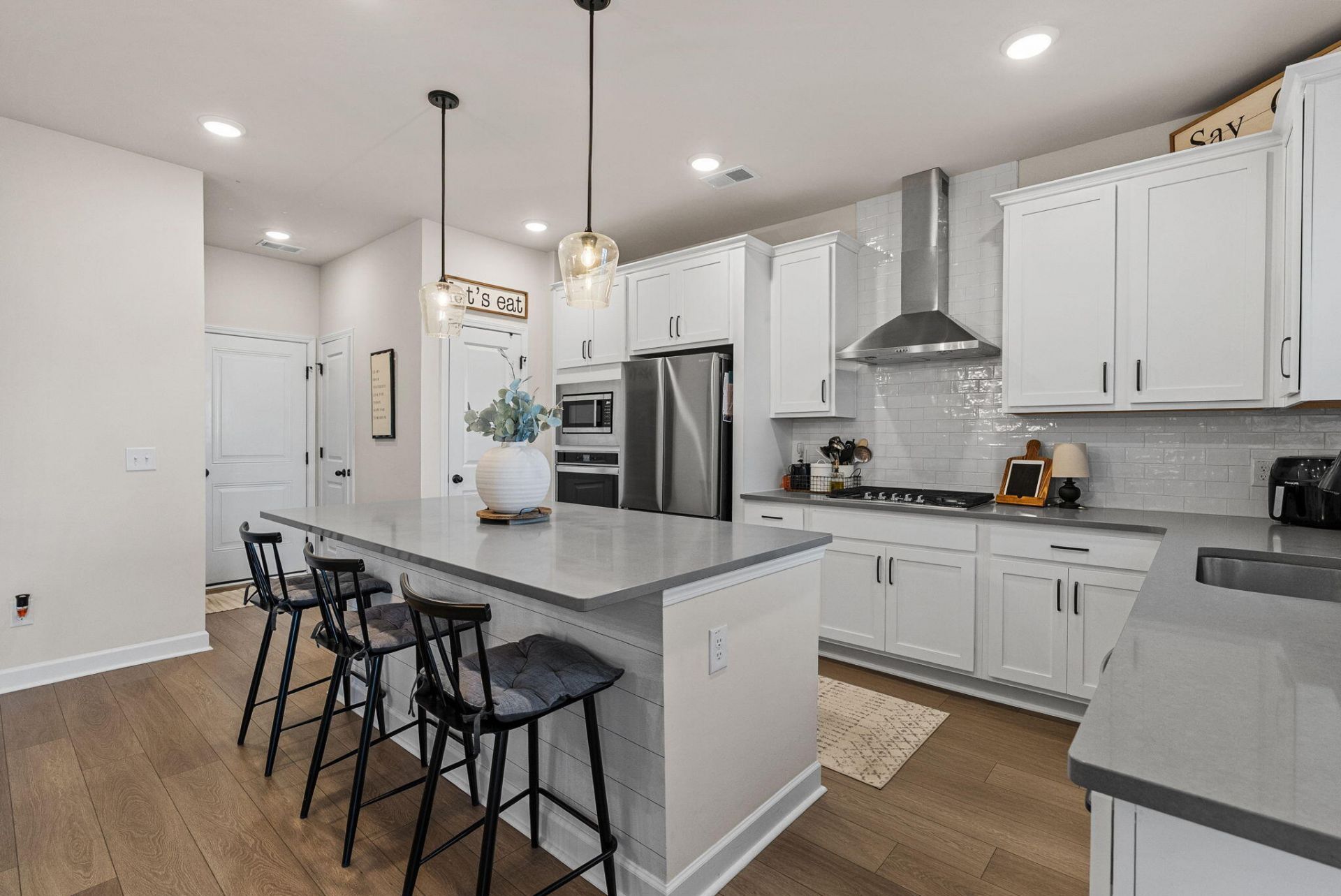 100 Lucca Drive Photo 18