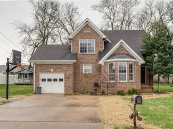 1718 University Dr , Columbia, TN 38401