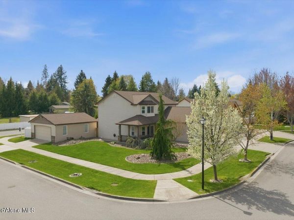 621 E Round Up CIR, Hayden, ID 83835