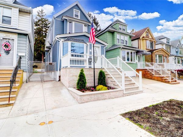 6532 80 Avenue , Glendale, NY 11385