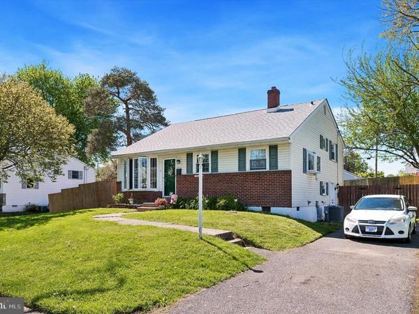 5 STUART DRIVE, ASTON, PA 19014