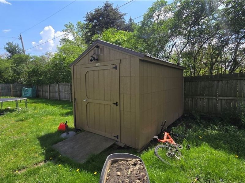 855 E College Street , Alliance, OH 44601 Photo 2