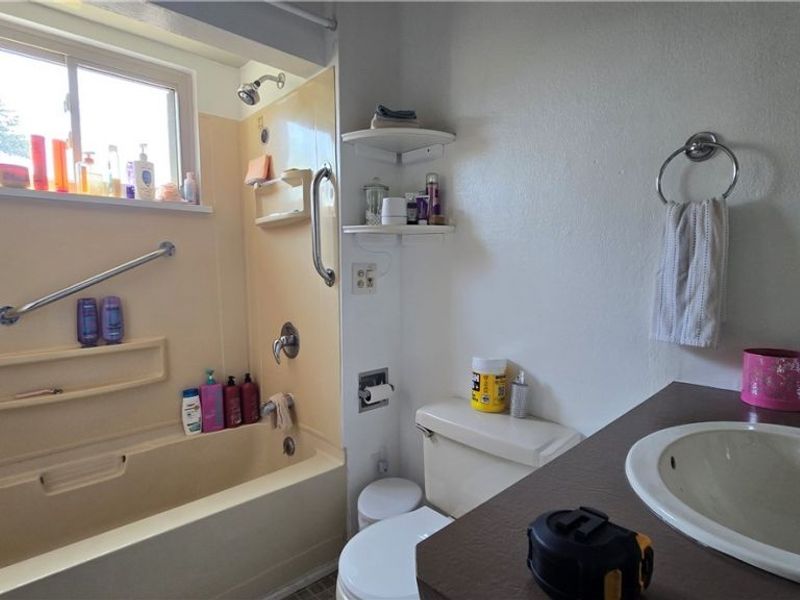 855 E College Street , Alliance, OH 44601 Photo 22