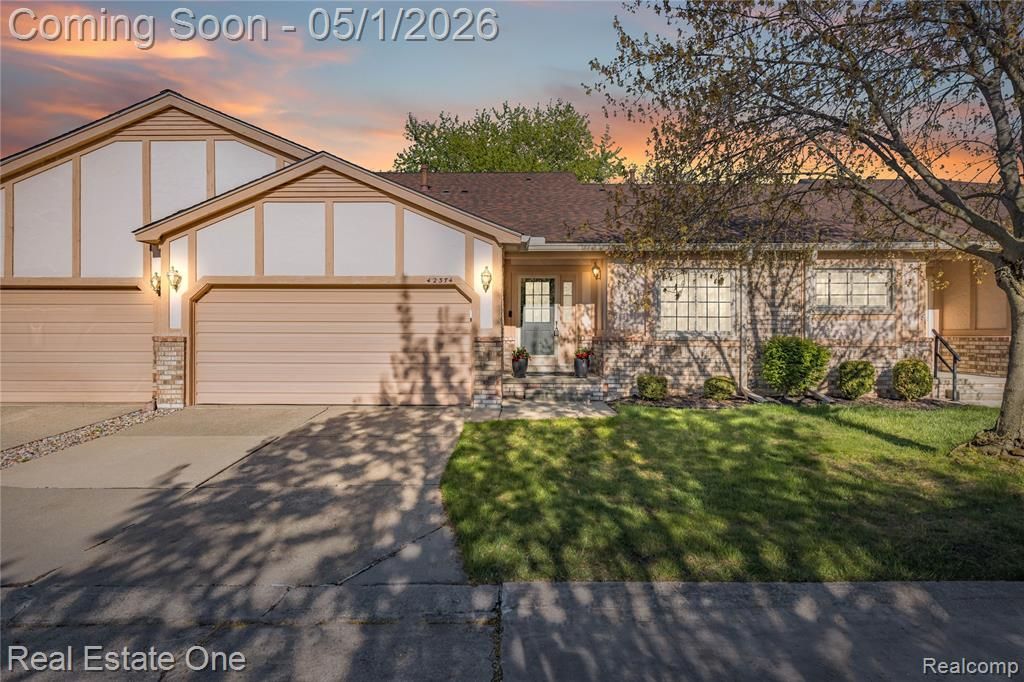 42374 Willow Tree Lane E, Clinton Township, MI 48038 Main Photo
