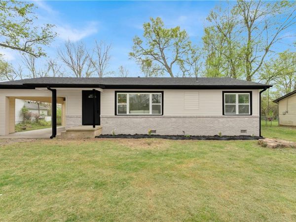 9 W Montgomery Street , Fayetteville, AR 72701