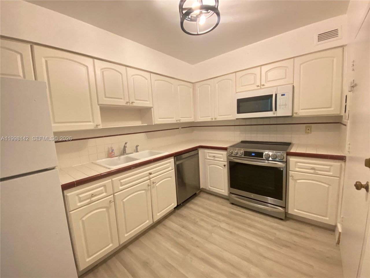 9225 Collins Ave , Unit 706, Surfside, FL 33154 Photo