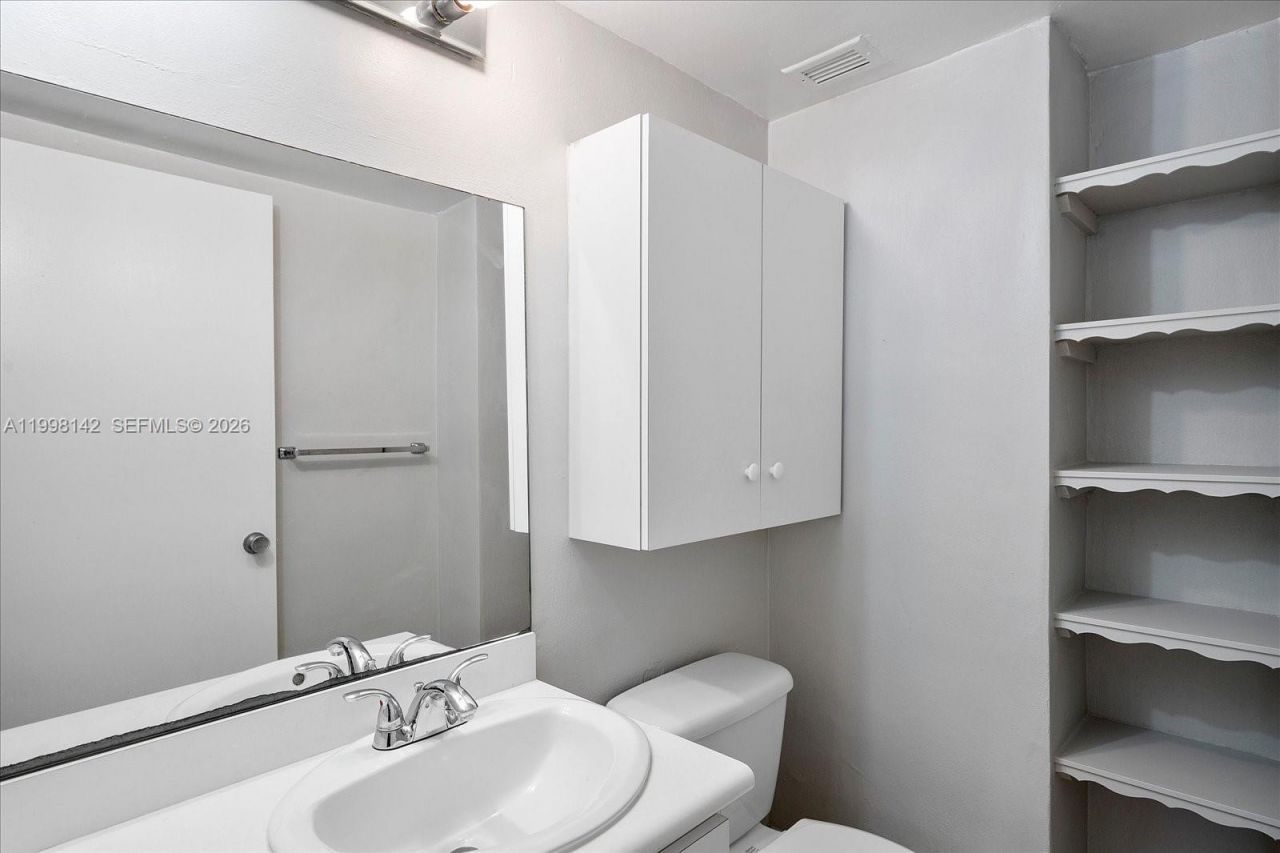 9225 Collins Ave , Unit 706, Surfside, FL 33154 Photo