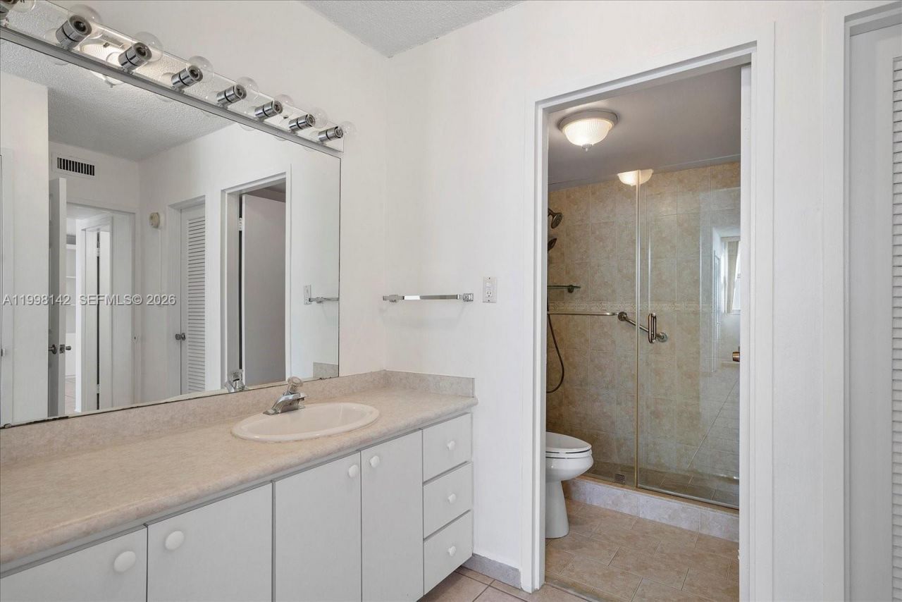 9225 Collins Ave , Unit 706, Surfside, FL 33154 Photo