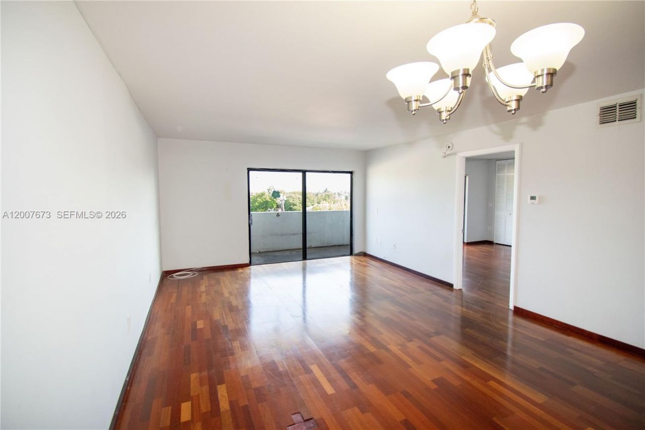 110 S Shore Dr , Unit 5B, Miami Beach, FL 33141 Photo