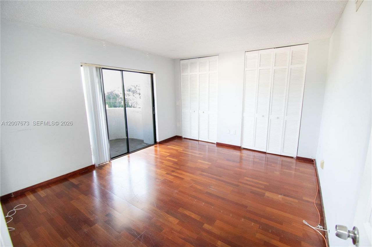 110 S Shore Dr , Unit 5B, Miami Beach, FL 33141 Photo