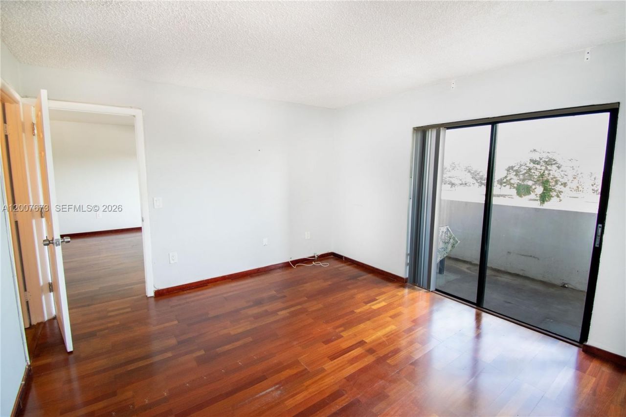 110 S Shore Dr , Unit 5B, Miami Beach, FL 33141 Photo