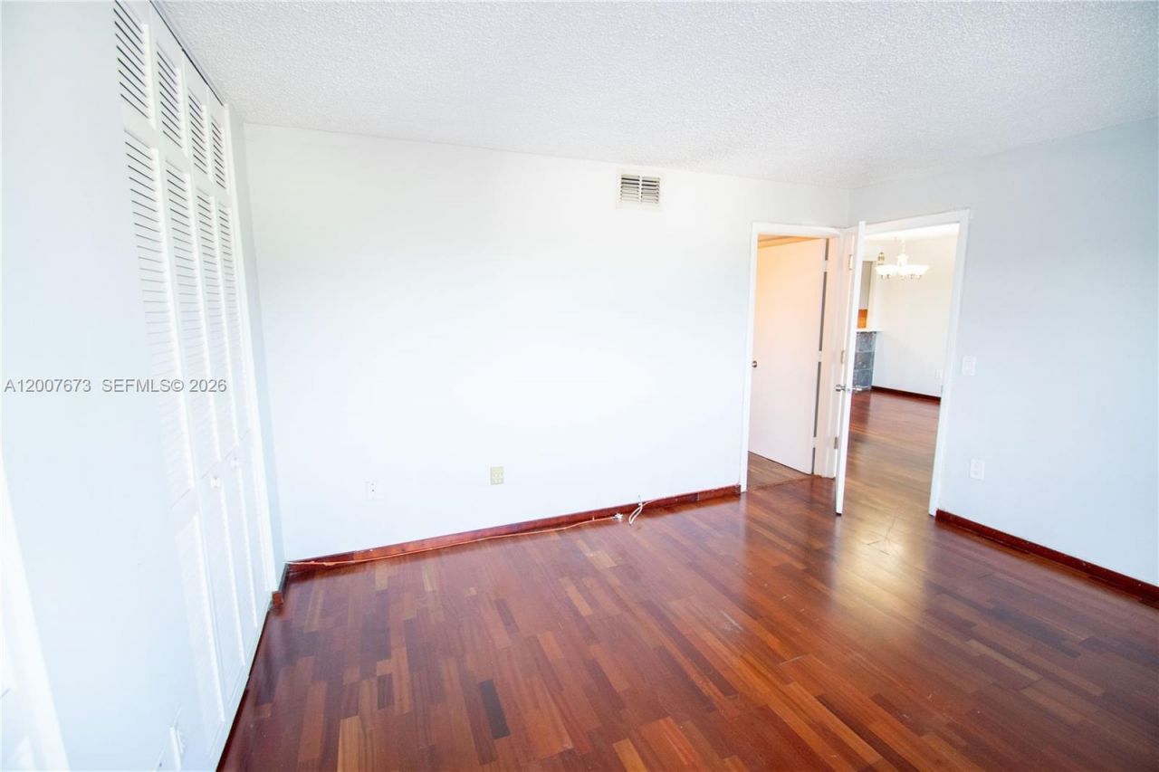 110 S Shore Dr , Unit 5B, Miami Beach, FL 33141 Photo