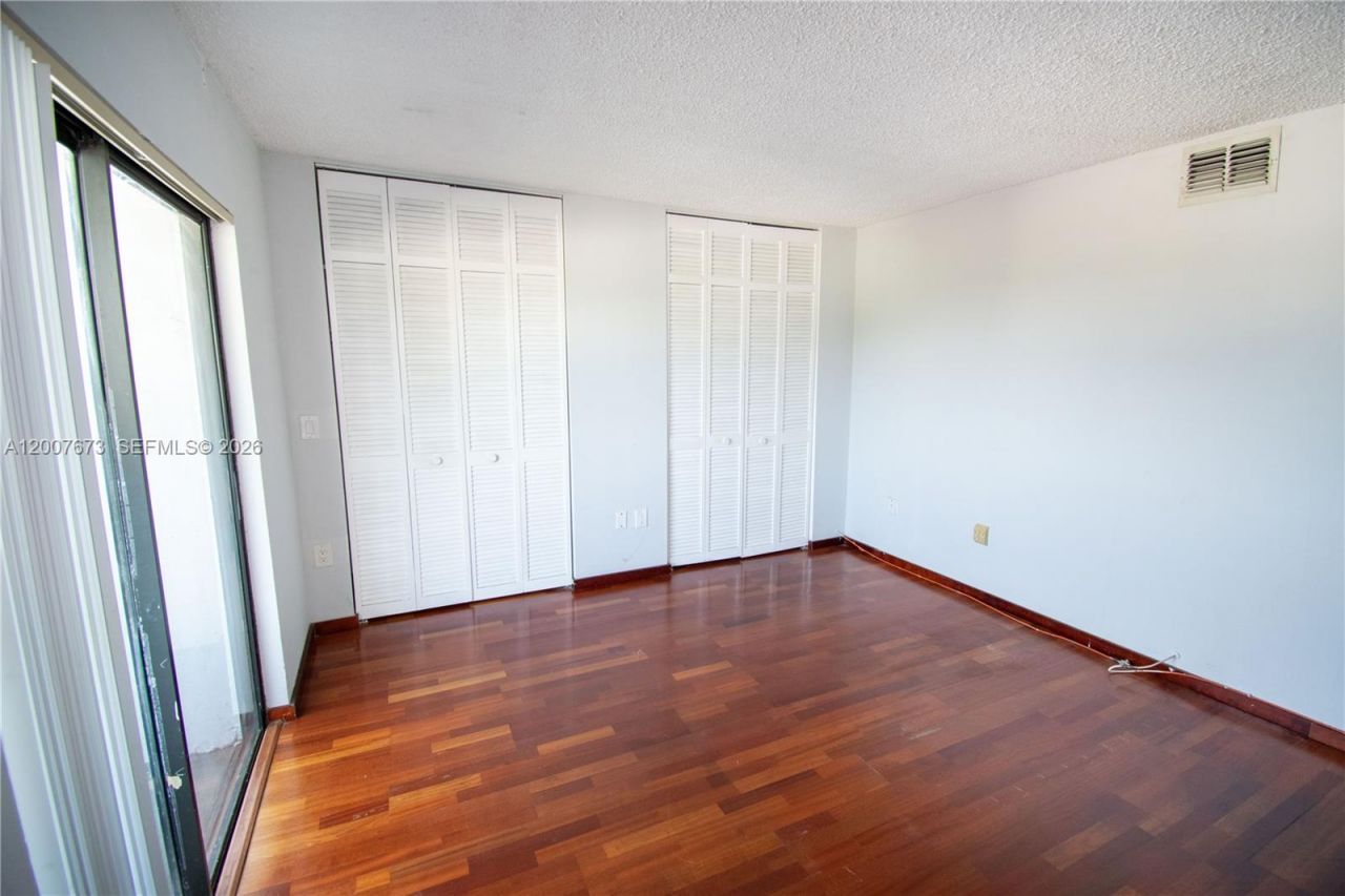 110 S Shore Dr , Unit 5B, Miami Beach, FL 33141 Photo