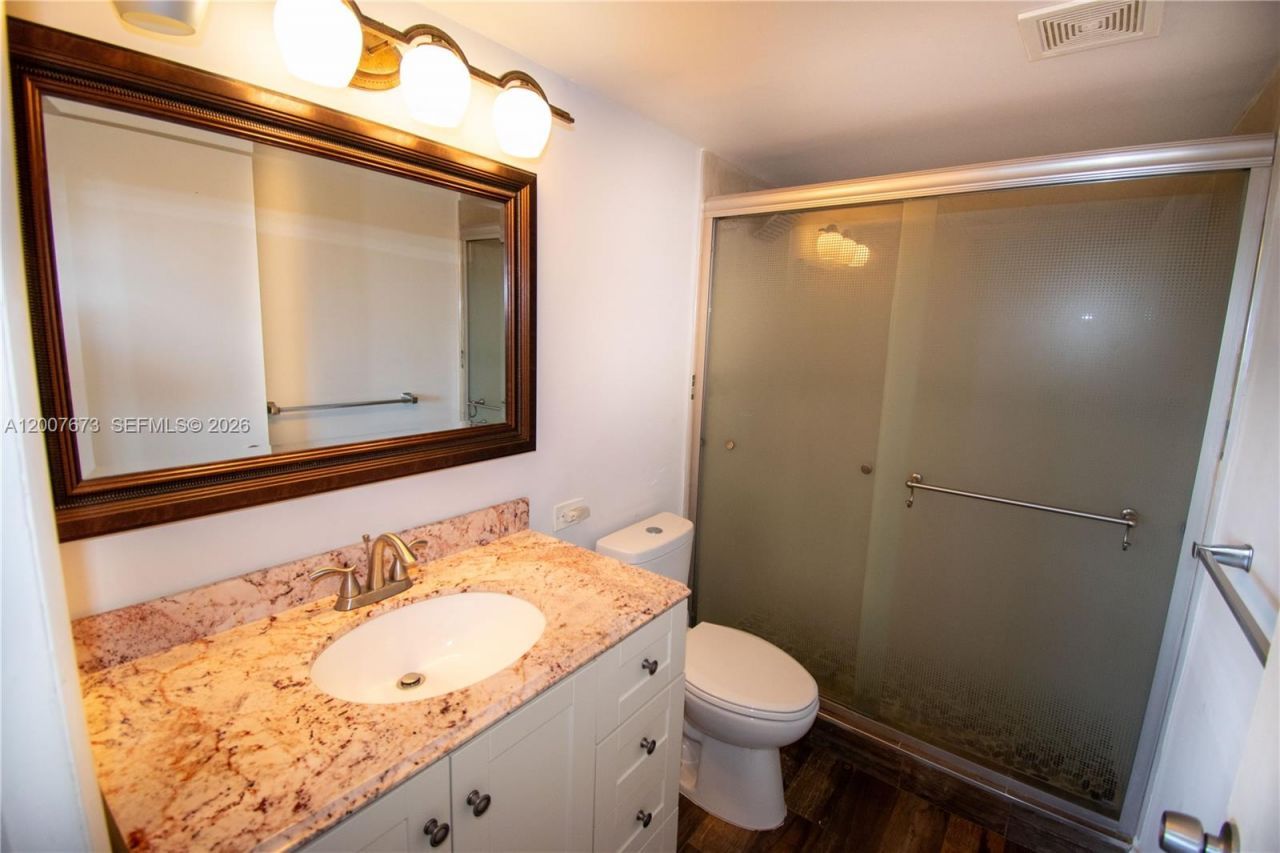 110 S Shore Dr , Unit 5B, Miami Beach, FL 33141 Photo