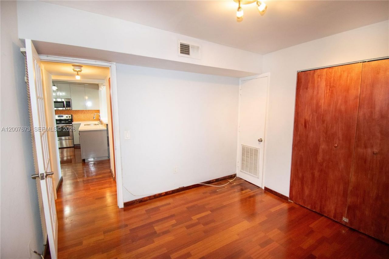 110 S Shore Dr , Unit 5B, Miami Beach, FL 33141 Photo