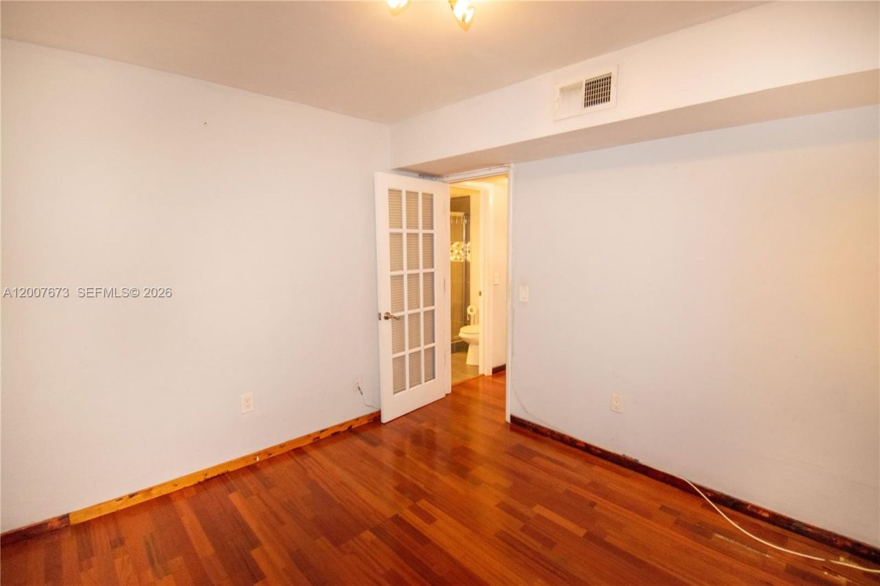 110 S Shore Dr , Unit 5B, Miami Beach, FL 33141 Photo