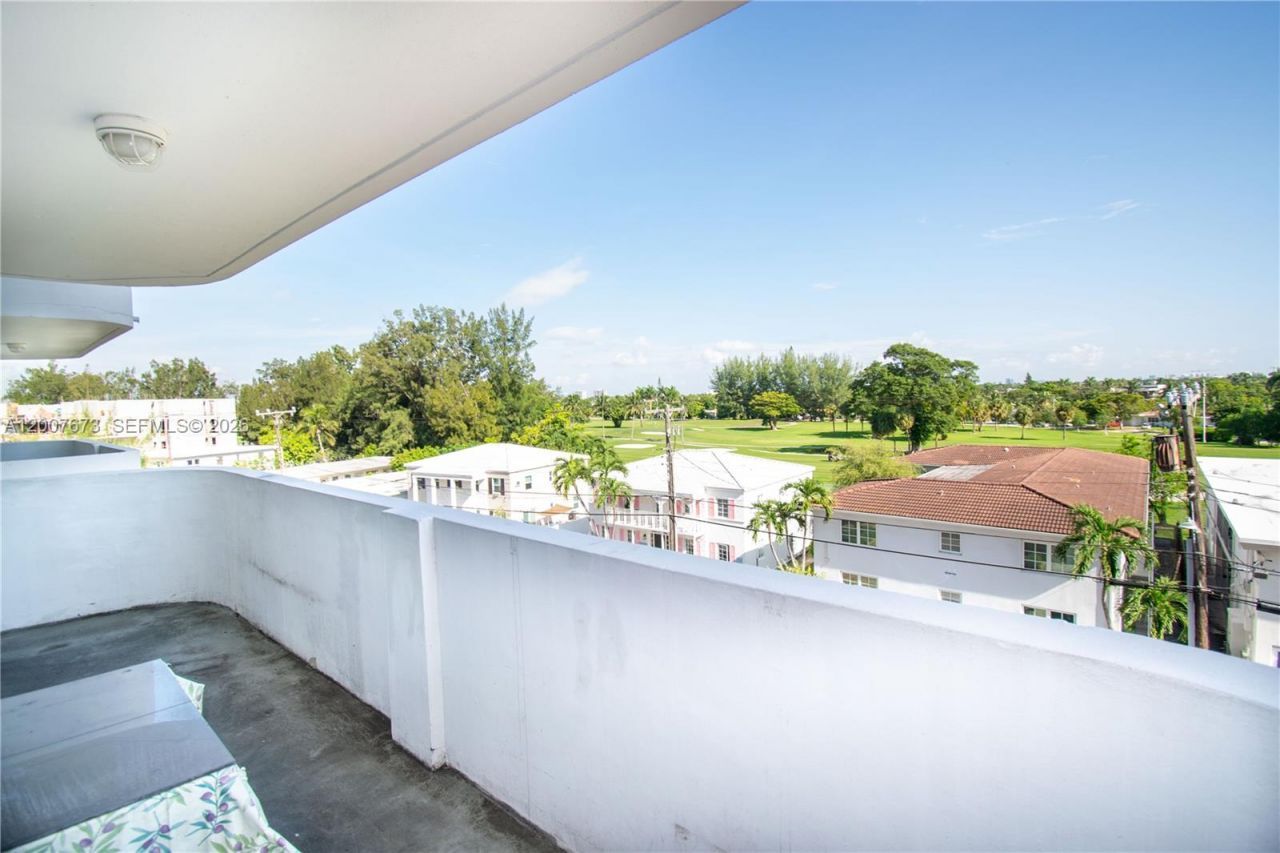 110 S Shore Dr , Unit 5B, Miami Beach, FL 33141 Photo