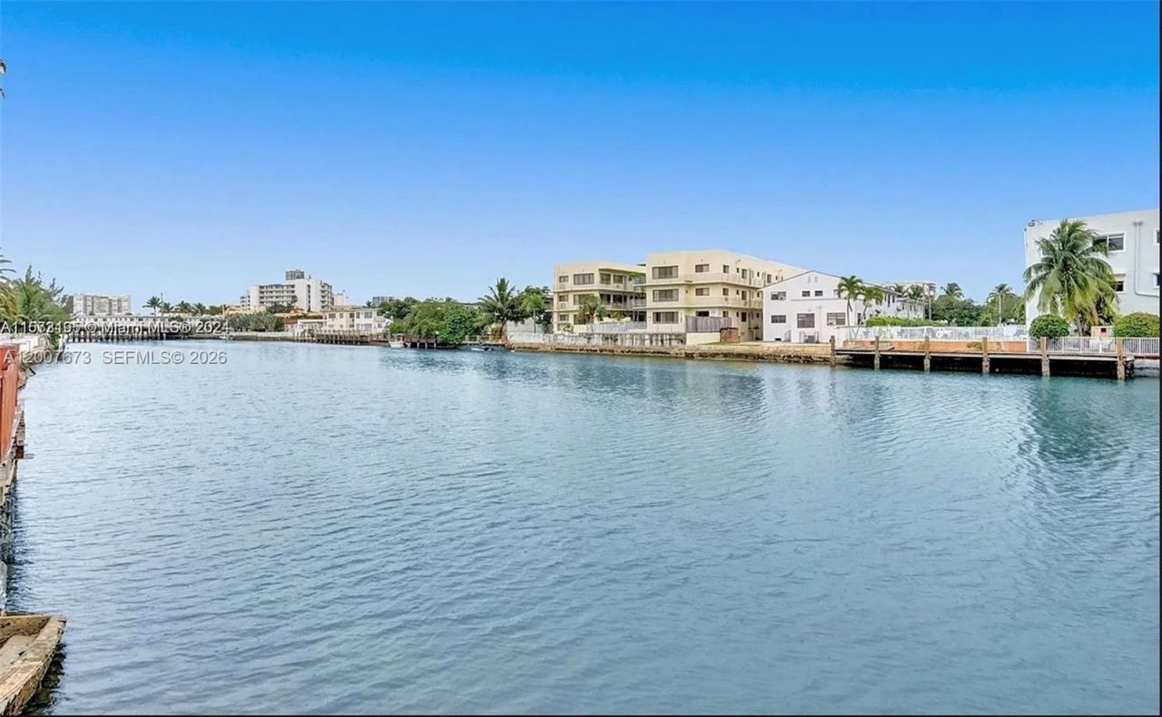 110 S Shore Dr , Unit 5B, Miami Beach, FL 33141 Photo