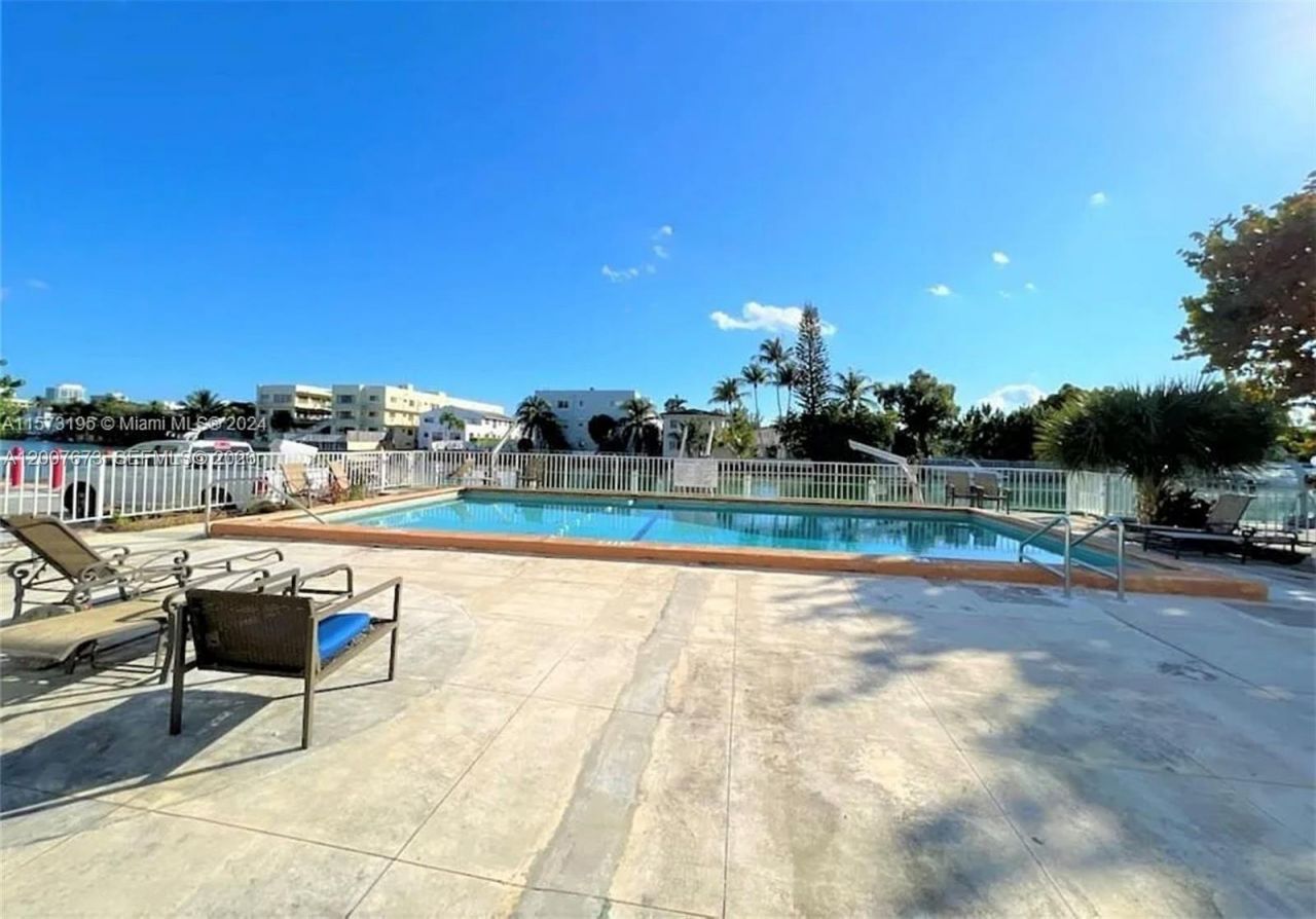 110 S Shore Dr , Unit 5B, Miami Beach, FL 33141 Photo