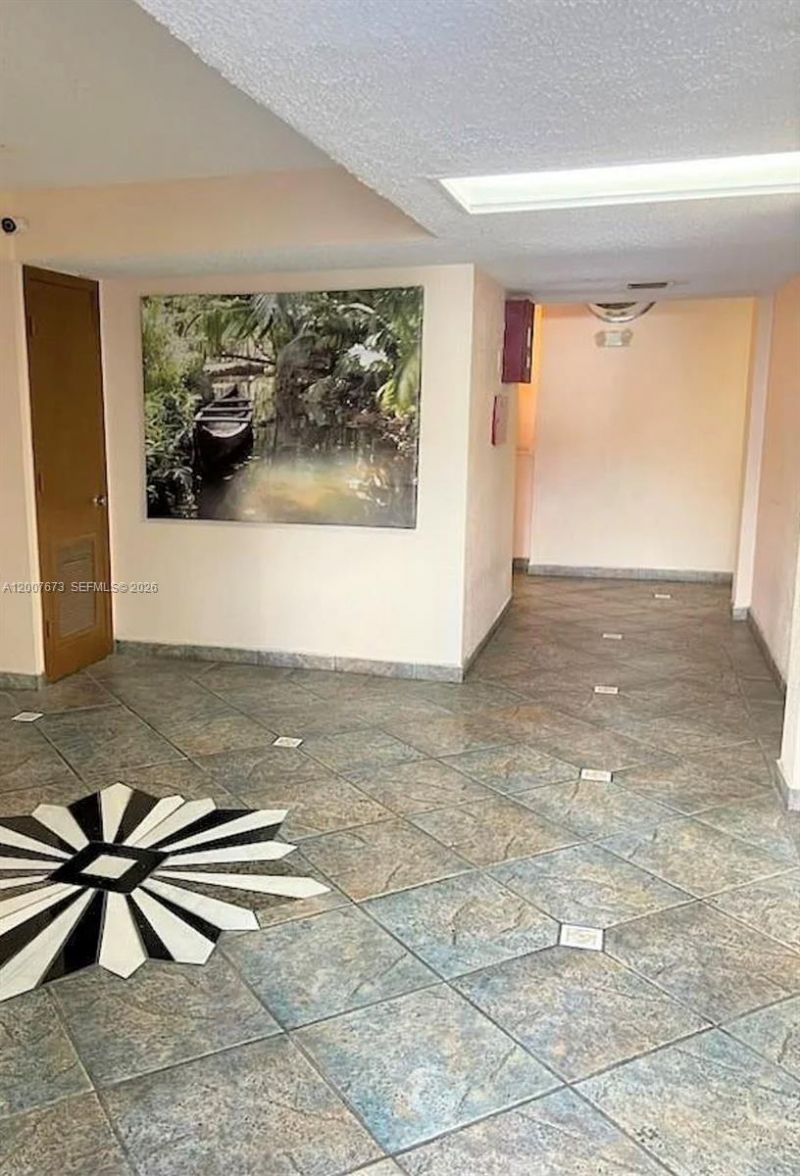 110 S Shore Dr , Unit 5B, Miami Beach, FL 33141 Photo