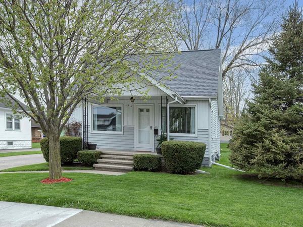 216 WILLIAMS STREET, Combined Locks, WI 54113