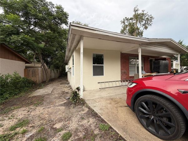 11707 NORTH DRIVE, TAMPA, FL 33617