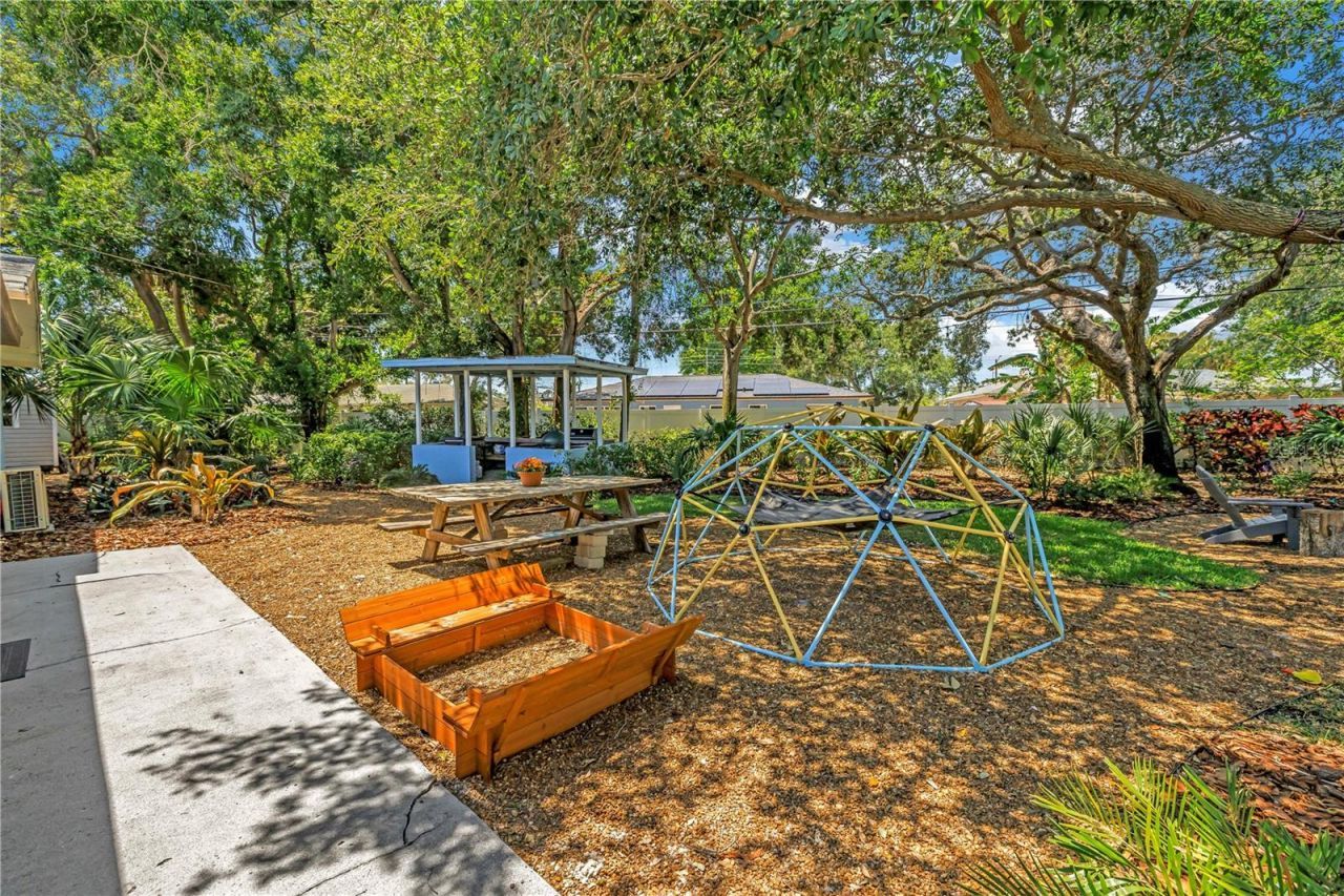 4039 Alberca Way S, Saint Petersburg, FL 33712 Photo