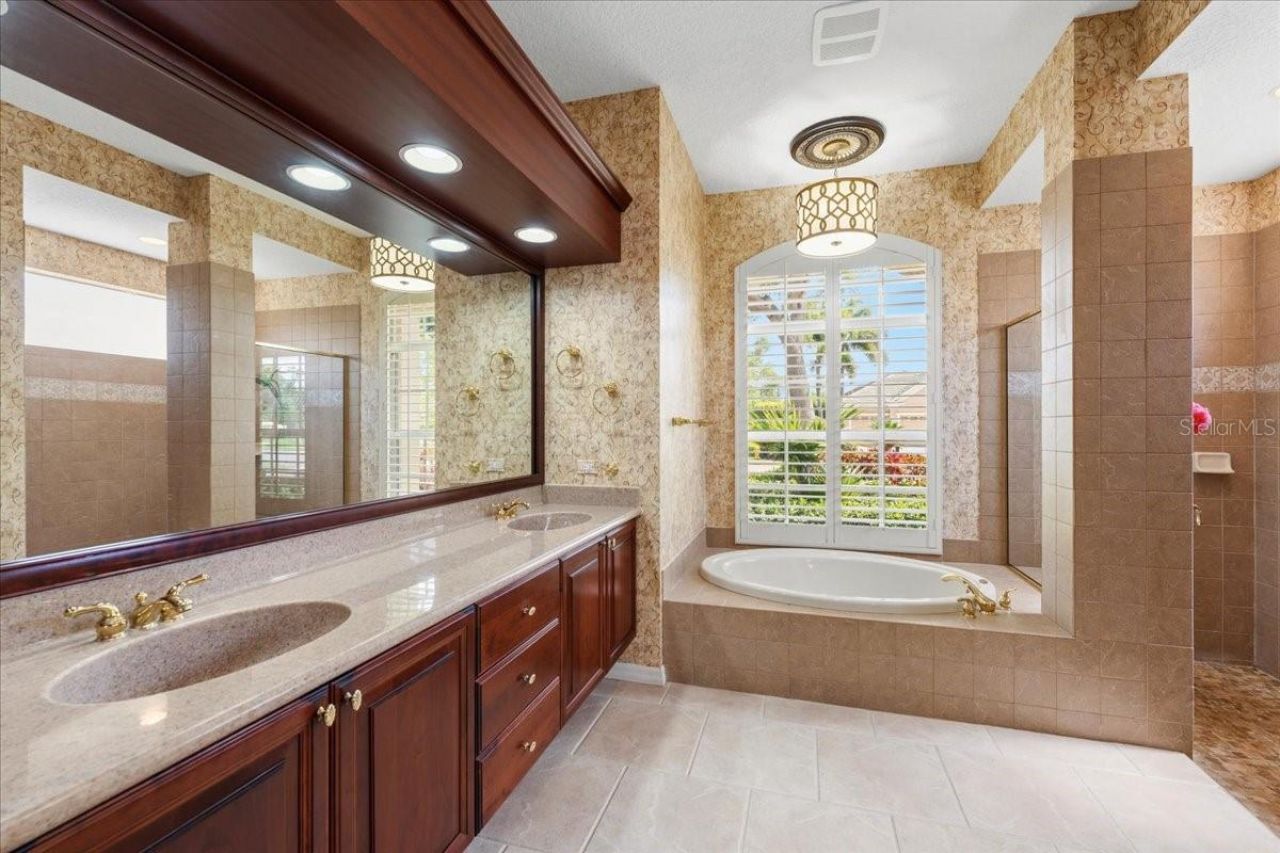 6914 Treymore Court, Sarasota, FL 34243 Photo