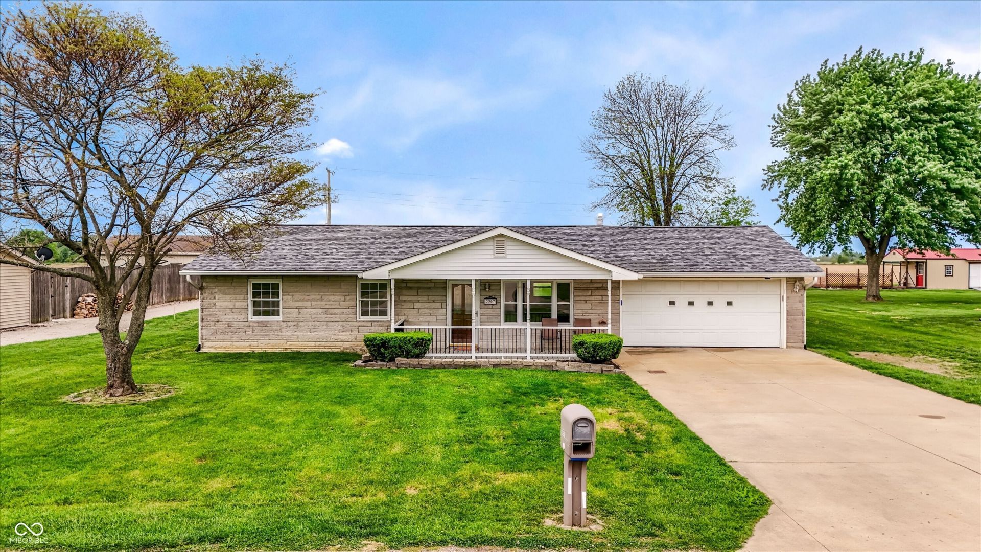 2207 S Fairview Drive, Shelbyville, IN 46176 Main Photo