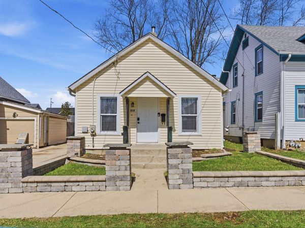 810 Superior Street , Aurora, IL 60505