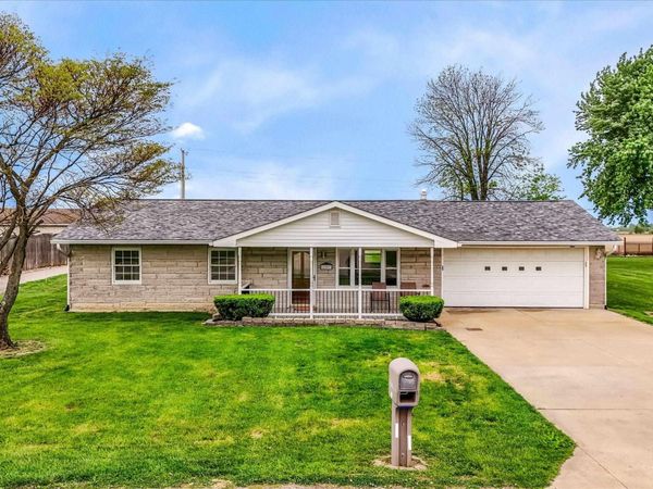 2207 S Fairview Drive, Shelbyville, IN 46176