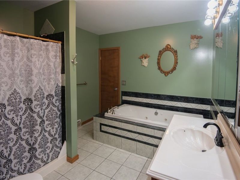 215 N Turner Road, Austintown, OH 44515 Photo 8