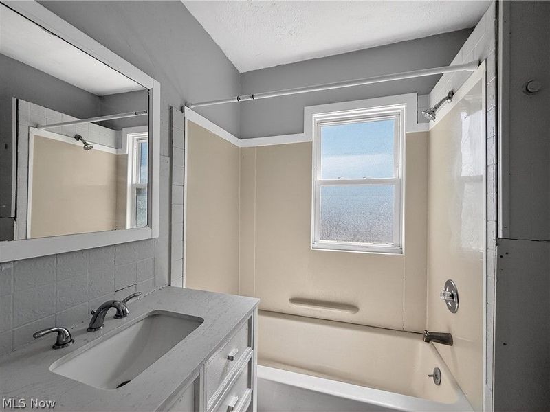 1850 E 32nd Street, Lorain, OH 44055 Photo 7