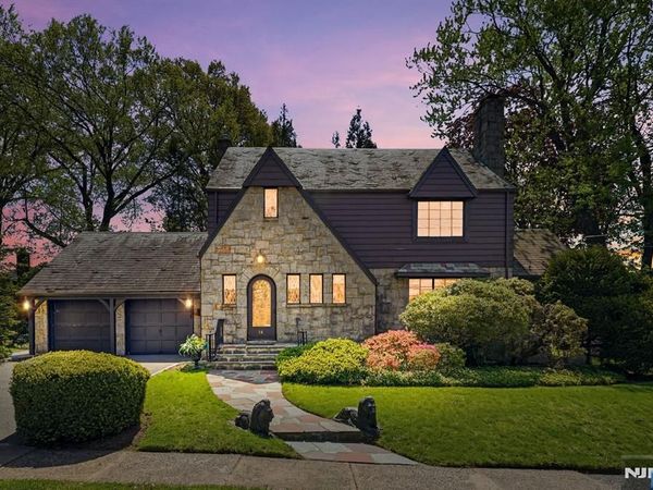 14 Elmwood Terrace, ELMWOOD PARK, NJ 07407