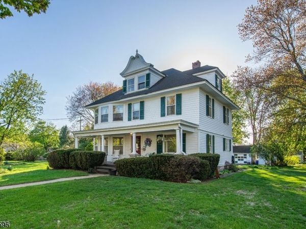 35 Eyland Ave, Roxbury, NJ 07876